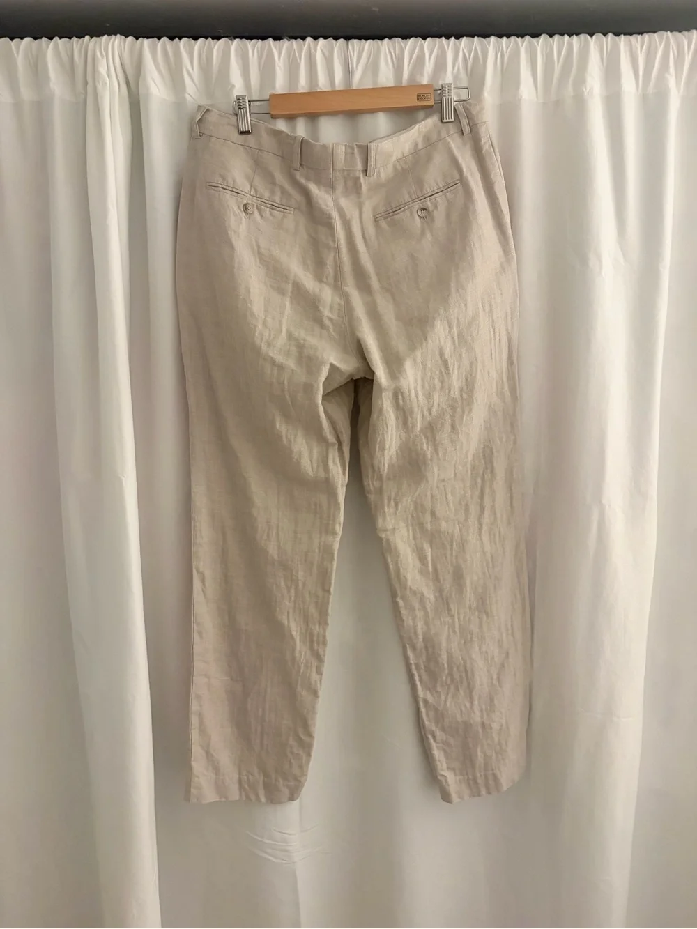 Men’s linen pants.